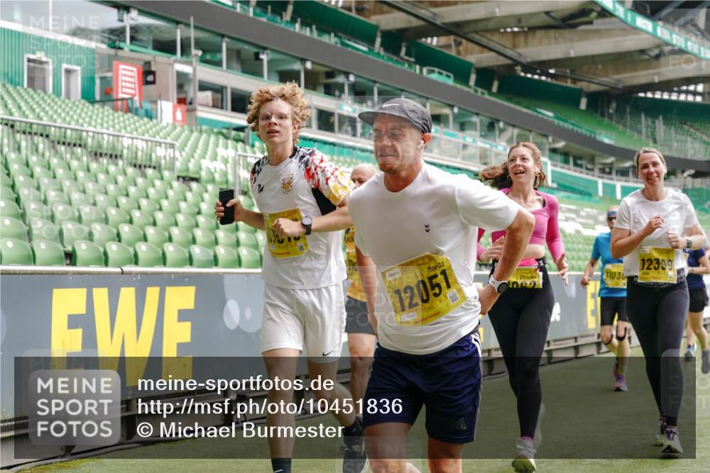 13.09.2026 - 21. swb-Marathon Bremen Michael Burmester http://msf.ph/oto/10451836 13.09.2026 10:31:32 Laufen im Stadion 10141, 10146, 10174, 10222, 10227, 10246, 10255, 10281, 10284, 10304, 10339, 10359, 10410, 10443, 10448, 10471, 10478, 10479, 10503, 10515, 10517, 10518, 10529, 10540, 10543, 10555, 10577, 10579, 10588, 10589, 10608, 10610, 10626, 10631, 10641, 10646, 10652, 10684, 10685, 10690, 10703, 10704, 10708, 10714, 10725, 10757, 10765, 10780, 10808, 10821, 10822, 10837, 10838, 10862, 10863, 10884, 10886, 10984, 11002, 11038, 11350, 11379 meine-sportfotos.de