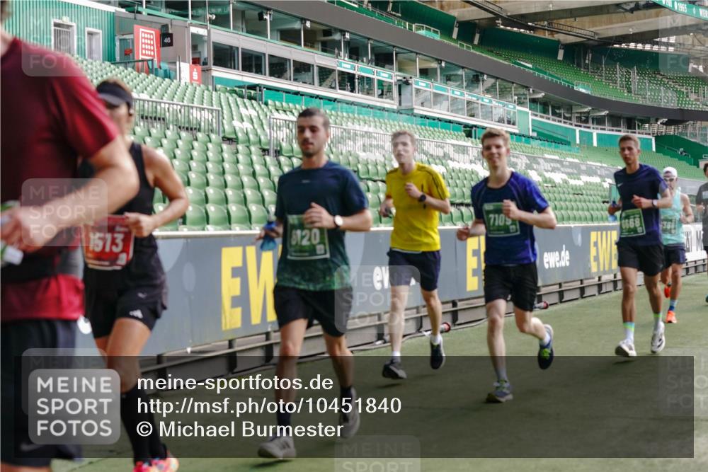 13.09.2026 - 21. swb-Marathon Bremen Michael Burmester http://msf.ph/oto/10451840 13.09.2026 12:50:18 Laufen im Stadion 335, 469, 524, 572, 663, 670, 771, 779, 899, 1510, 1513, 1517, 1605, 1613, 1723, 1748, 1970, 1998, 2052, 2130, 2287, 2288, 2291, 2295, 2347, 2360, 2442, 2444, 2750, 2909, 3043, 3197, 3330, 3484, 3625, 3647, 3808, 3959, 3973, 4023, 4033, 4247, 4368, 4384, 4473, 4559, 4743, 4852, 4888, 4898, 4990, 5066, 5111, 5155, 5314, 5377, 5383, 5517, 5532, 5570, 5585, 5594, 5620, 5627, 5636, 5648, 5696, 6267, 6471, 6652, 6668, 6692, 6842, 6901, 6906, 7109, 7115, 7121 meine-sportfotos.de