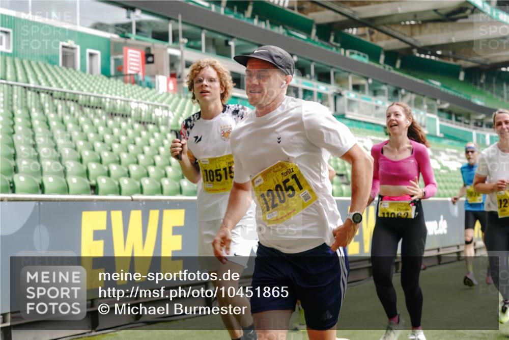 13.09.2026 - 21. swb-Marathon Bremen Michael Burmester http://msf.ph/oto/10451865 13.09.2026 10:31:32 Laufen im Stadion 10141, 10146, 10174, 10222, 10227, 10246, 10255, 10281, 10284, 10304, 10339, 10359, 10410, 10443, 10448, 10471, 10478, 10479, 10503, 10515, 10517, 10518, 10529, 10540, 10543, 10555, 10577, 10579, 10588, 10589, 10608, 10610, 10626, 10631, 10641, 10646, 10652, 10684, 10685, 10690, 10703, 10704, 10708, 10714, 10725, 10757, 10765, 10780, 10808, 10821, 10822, 10837, 10838, 10862, 10863, 10884, 10886, 10984, 11002, 11038, 11350, 11379 meine-sportfotos.de