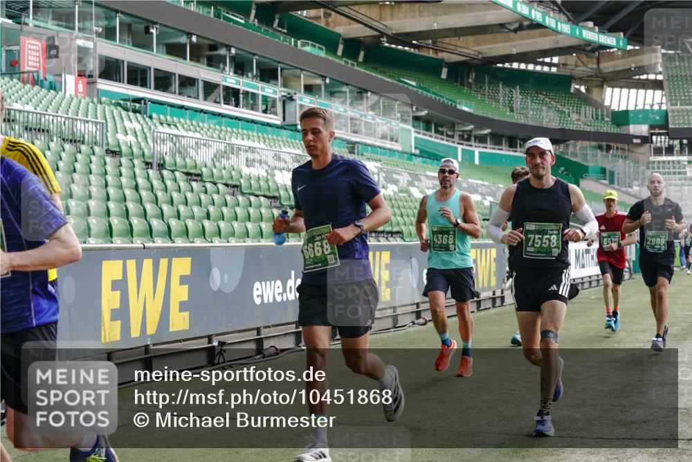 13.09.2026 - 21. swb-Marathon Bremen Michael Burmester http://msf.ph/oto/10451868 13.09.2026 12:50:20 Laufen im Stadion 335, 469, 524, 663, 670, 771, 779, 899, 1510, 1513, 1517, 1605, 1613, 1723, 1748, 1970, 1998, 2052, 2130, 2287, 2288, 2291, 2295, 2347, 2360, 2442, 2444, 2750, 2909, 3043, 3197, 3330, 3484, 3625, 3647, 3808, 3959, 3973, 4023, 4033, 4247, 4368, 4384, 4473, 4559, 4743, 4852, 4888, 4898, 4990, 5066, 5111, 5155, 5314, 5377, 5383, 5517, 5532, 5570, 5585, 5594, 5620, 5627, 5636, 5648, 5696, 6267, 6471, 6652, 6668, 6692, 6842, 6901, 6906, 7109, 7115, 7121, 8033 meine-sportfotos.de