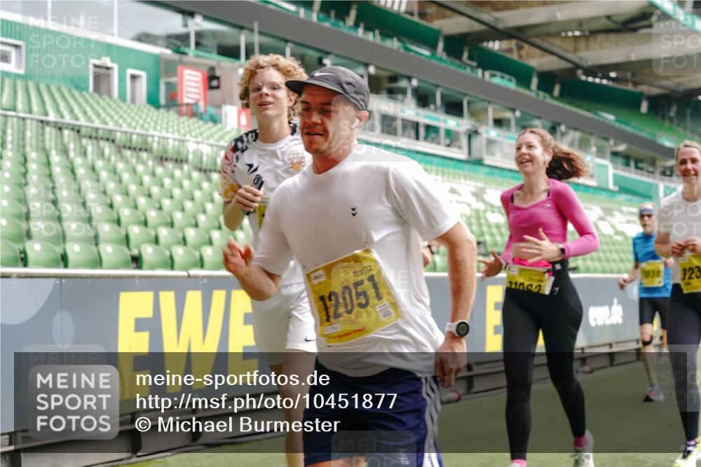 13.09.2026 - 21. swb-Marathon Bremen Michael Burmester http://msf.ph/oto/10451877 13.09.2026 10:31:32 Laufen im Stadion 10141, 10146, 10174, 10222, 10227, 10246, 10255, 10281, 10284, 10304, 10339, 10359, 10410, 10443, 10448, 10471, 10478, 10479, 10503, 10515, 10517, 10518, 10529, 10540, 10543, 10555, 10577, 10579, 10588, 10589, 10608, 10610, 10626, 10631, 10641, 10646, 10652, 10684, 10685, 10690, 10703, 10704, 10708, 10714, 10725, 10757, 10765, 10780, 10808, 10821, 10822, 10837, 10838, 10862, 10863, 10884, 10886, 10984, 11002, 11038, 11350, 11379 meine-sportfotos.de