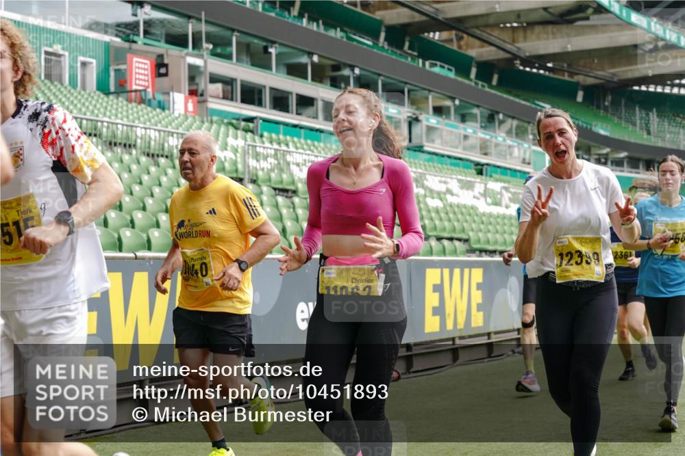 13.09.2026 - 21. swb-Marathon Bremen Michael Burmester http://msf.ph/oto/10451893 13.09.2026 10:31:33 Laufen im Stadion 10141, 10146, 10174, 10222, 10227, 10246, 10255, 10281, 10284, 10304, 10339, 10359, 10410, 10443, 10448, 10471, 10478, 10479, 10503, 10515, 10517, 10518, 10529, 10540, 10543, 10555, 10577, 10579, 10588, 10589, 10608, 10610, 10626, 10631, 10641, 10646, 10684, 10685, 10690, 10703, 10704, 10708, 10714, 10725, 10757, 10765, 10780, 10821, 10822, 10837, 10838, 10862, 10863, 10884, 10886, 10984, 11002, 11038, 11350, 11379 meine-sportfotos.de