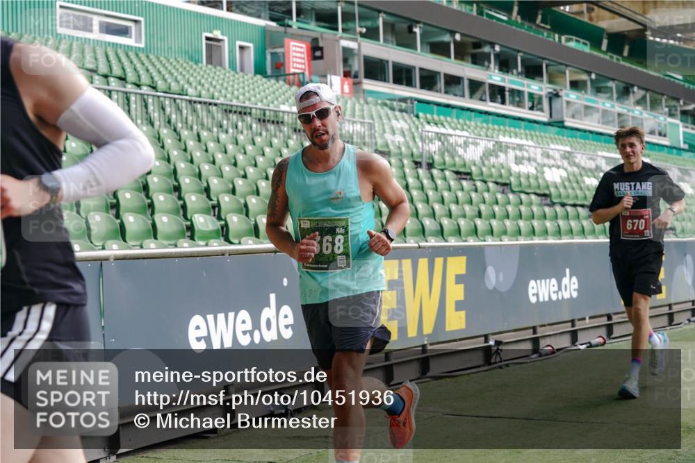 13.09.2026 - 21. swb-Marathon Bremen Michael Burmester http://msf.ph/oto/10451936 13.09.2026 12:50:21 Laufen im Stadion 335, 469, 524, 663, 670, 771, 779, 899, 1510, 1513, 1517, 1605, 1613, 1723, 1748, 1970, 1998, 2052, 2130, 2287, 2288, 2291, 2295, 2347, 2360, 2442, 2444, 2750, 2909, 3043, 3197, 3330, 3484, 3625, 3647, 3808, 3959, 3973, 4023, 4033, 4247, 4368, 4384, 4473, 4559, 4743, 4852, 4888, 4898, 4990, 5066, 5111, 5155, 5314, 5377, 5383, 5517, 5532, 5570, 5585, 5594, 5620, 5627, 5636, 5648, 5696, 6267, 6471, 6652, 6668, 6692, 6842, 6901, 6906, 7109, 7115, 7121, 8033 meine-sportfotos.de