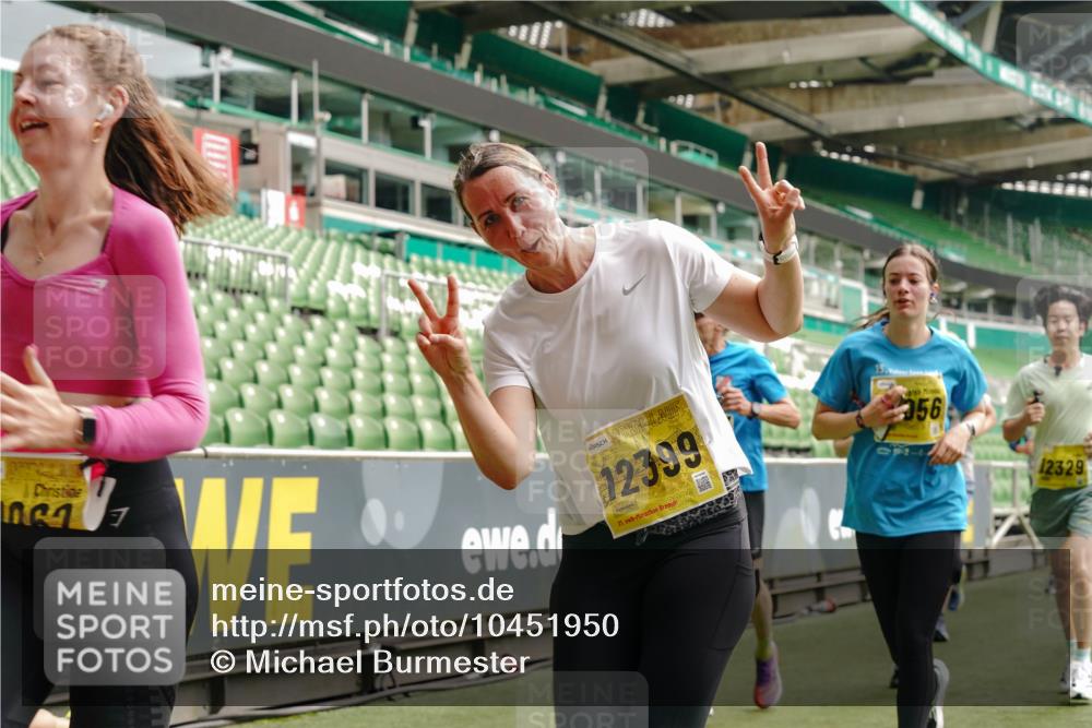 13.09.2026 - 21. swb-Marathon Bremen Michael Burmester http://msf.ph/oto/10451950 13.09.2026 10:31:34 Laufen im Stadion 10141, 10146, 10174, 10222, 10227, 10246, 10255, 10281, 10284, 10304, 10339, 10359, 10410, 10443, 10448, 10471, 10478, 10479, 10503, 10515, 10517, 10518, 10529, 10540, 10543, 10555, 10577, 10579, 10588, 10589, 10608, 10610, 10626, 10631, 10641, 10646, 10684, 10685, 10690, 10703, 10704, 10707, 10708, 10714, 10725, 10757, 10765, 10780, 10821, 10822, 10837, 10838, 10862, 10863, 10884, 10886, 10984, 11002, 11038, 11350, 11379 meine-sportfotos.de