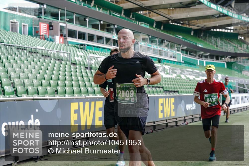 13.09.2026 - 21. swb-Marathon Bremen Michael Burmester http://msf.ph/oto/10451953 13.09.2026 12:50:22 Laufen im Stadion 335, 469, 524, 663, 670, 771, 779, 899, 1510, 1513, 1517, 1605, 1613, 1723, 1748, 1970, 1998, 2052, 2130, 2287, 2288, 2291, 2295, 2347, 2360, 2442, 2444, 2750, 2909, 3043, 3197, 3330, 3484, 3625, 3647, 3808, 3959, 3973, 4023, 4033, 4247, 4368, 4384, 4473, 4559, 4743, 4852, 4888, 4898, 4990, 5066, 5111, 5155, 5314, 5377, 5383, 5517, 5532, 5570, 5585, 5594, 5620, 5627, 5636, 5648, 5696, 6267, 6471, 6652, 6668, 6692, 6842, 6901, 6906, 7109, 7115, 7121, 8033 meine-sportfotos.de