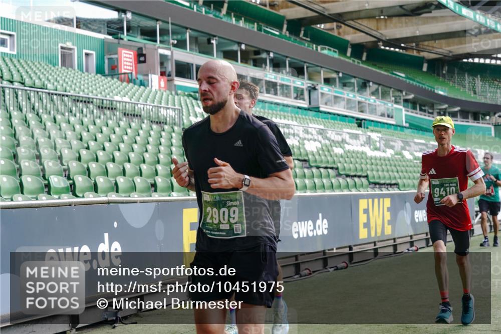 13.09.2026 - 21. swb-Marathon Bremen Michael Burmester http://msf.ph/oto/10451975 13.09.2026 12:50:22 Laufen im Stadion 335, 469, 524, 663, 670, 771, 779, 899, 1510, 1513, 1517, 1605, 1613, 1723, 1748, 1970, 1998, 2052, 2130, 2287, 2288, 2291, 2295, 2347, 2360, 2442, 2444, 2750, 2909, 3043, 3197, 3330, 3484, 3625, 3647, 3808, 3959, 3973, 4023, 4033, 4247, 4368, 4384, 4473, 4559, 4743, 4852, 4888, 4898, 4990, 5066, 5111, 5155, 5314, 5377, 5383, 5517, 5532, 5570, 5585, 5594, 5620, 5627, 5636, 5648, 5696, 6267, 6471, 6652, 6668, 6692, 6842, 6901, 6906, 7109, 7115, 7121, 8033 meine-sportfotos.de