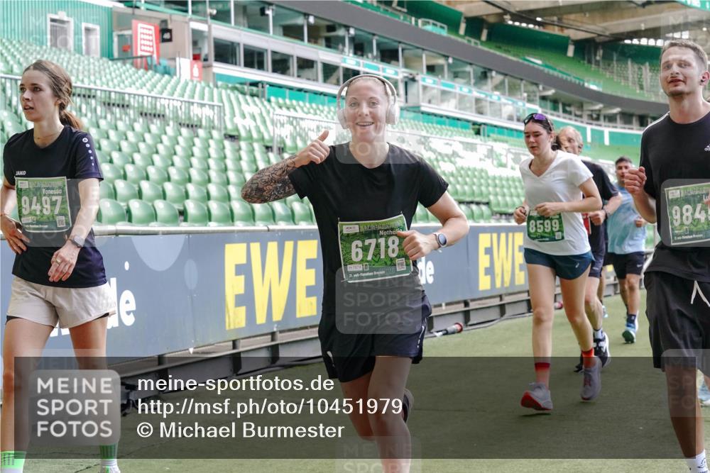 13.09.2026 - 21. swb-Marathon Bremen Michael Burmester http://msf.ph/oto/10451979 13.09.2026 13:09:53 Laufen im Stadion 164, 383, 391, 448, 532, 549, 563, 625, 813, 869, 898, 1025, 1072, 1124, 1150, 1180, 1398, 1559, 1738, 1855, 1867, 1880, 1894, 1967, 2202, 2208, 2232, 2243, 2268, 2284, 2339, 2342, 2380, 2413, 2429, 2441, 2467, 2471, 2525, 2530, 2553, 2573, 2594, 2654, 2682, 2692, 2714, 2717, 2785, 2819, 2823, 2841, 2897, 2920, 2930, 2931, 2932, 2941, 3032, 3063, 3086, 3089, 3122, 3208, 3291, 3316, 3327, 3333, 3370, 3398, 3410, 3437, 3707, 3769, 109 meine-sportfotos.de