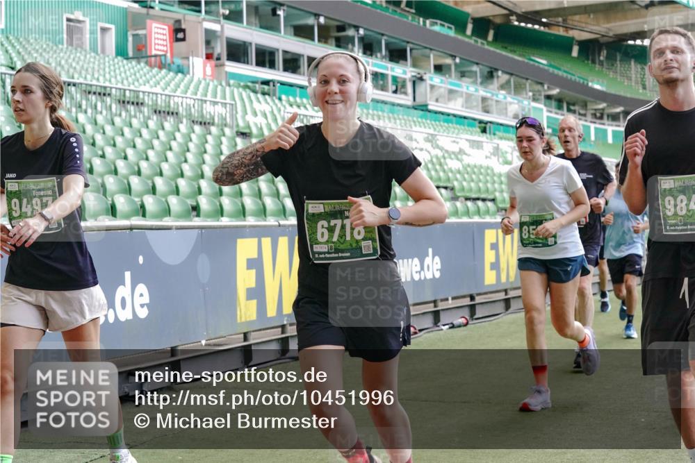 13.09.2026 - 21. swb-Marathon Bremen Michael Burmester http://msf.ph/oto/10451996 13.09.2026 13:09:53 Laufen im Stadion 164, 383, 391, 448, 532, 549, 563, 625, 813, 869, 898, 1025, 1072, 1124, 1150, 1180, 1398, 1559, 1738, 1855, 1867, 1880, 1894, 1967, 2202, 2208, 2232, 2243, 2268, 2284, 2339, 2342, 2380, 2413, 2429, 2441, 2467, 2471, 2525, 2530, 2553, 2573, 2594, 2654, 2682, 2692, 2714, 2717, 2785, 2819, 2823, 2841, 2897, 2920, 2930, 2931, 2932, 2941, 3032, 3063, 3086, 3089, 3122, 3208, 3291, 3316, 3327, 3333, 3370, 3398, 3410, 3437, 3707, 3769, 109 meine-sportfotos.de