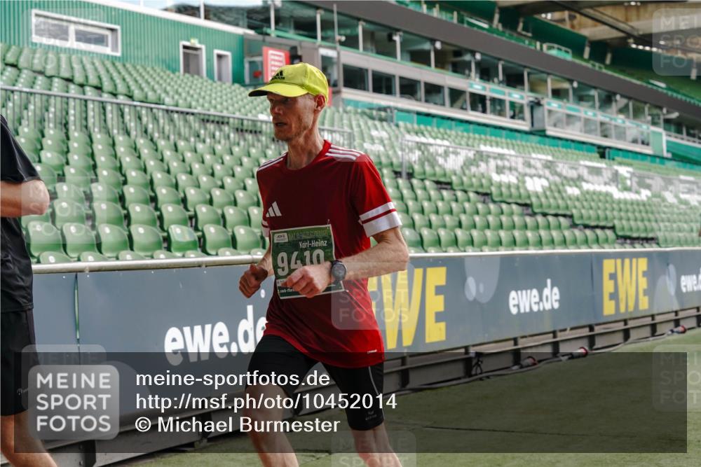 13.09.2026 - 21. swb-Marathon Bremen Michael Burmester http://msf.ph/oto/10452014 13.09.2026 12:50:24 Laufen im Stadion 335, 469, 524, 663, 670, 771, 779, 899, 1510, 1513, 1517, 1605, 1613, 1723, 1748, 1970, 1998, 2052, 2130, 2287, 2288, 2291, 2295, 2347, 2360, 2442, 2444, 2750, 2909, 3043, 3197, 3330, 3484, 3625, 3647, 3808, 3959, 3973, 4023, 4033, 4247, 4368, 4384, 4473, 4559, 4743, 4852, 4888, 4898, 4990, 5066, 5111, 5155, 5314, 5377, 5383, 5521, 5532, 5570, 5585, 5594, 5620, 5627, 5636, 5648, 5696, 6267, 6471, 6652, 6668, 6692, 6842, 6901, 6906, 7109, 7115, 7121, 8033 meine-sportfotos.de