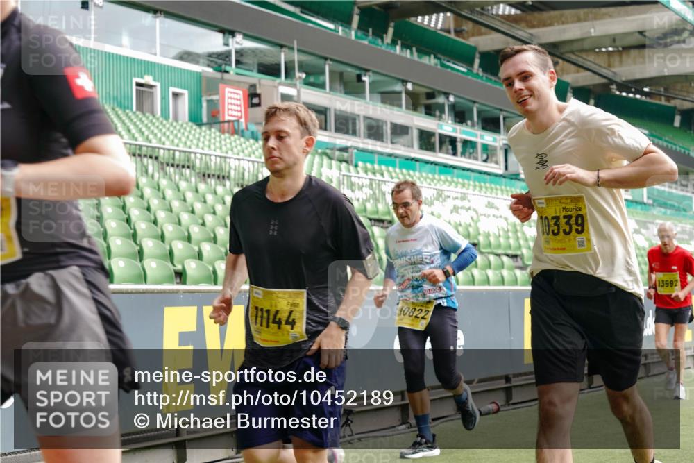 13.09.2026 - 21. swb-Marathon Bremen Michael Burmester http://msf.ph/oto/10452189 13.09.2026 10:31:37 Laufen im Stadion 10141, 10146, 10174, 10222, 10227, 10246, 10255, 10256, 10281, 10284, 10304, 10339, 10359, 10365, 10410, 10443, 10448, 10471, 10478, 10479, 10503, 10515, 10517, 10518, 10529, 10540, 10543, 10555, 10577, 10579, 10588, 10589, 10608, 10610, 10626, 10631, 10641, 10646, 10684, 10685, 10690, 10703, 10704, 10707, 10708, 10714, 10725, 10757, 10765, 10780, 10821, 10822, 10837, 10838, 10862, 10863, 10884, 10886, 10984, 11038, 11350, 11379 meine-sportfotos.de