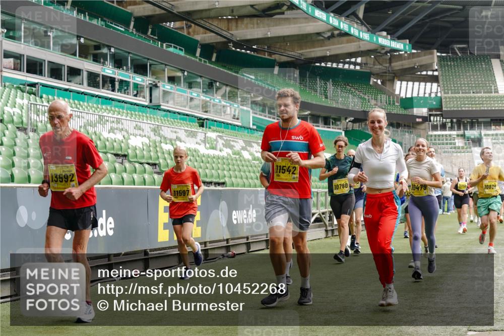 13.09.2026 - 21. swb-Marathon Bremen Michael Burmester http://msf.ph/oto/10452268 13.09.2026 10:31:39 Laufen im Stadion 10141, 10146, 10174, 10222, 10227, 10246, 10255, 10256, 10281, 10284, 10304, 10339, 10359, 10365, 10410, 10443, 10448, 10471, 10478, 10479, 10503, 10515, 10517, 10518, 10529, 10540, 10543, 10555, 10565, 10577, 10579, 10588, 10589, 10608, 10610, 10626, 10631, 10641, 10646, 10684, 10685, 10690, 10703, 10704, 10707, 10708, 10714, 10721, 10725, 10757, 10765, 10780, 10821, 10822, 10837, 10838, 10862, 10863, 10884, 10886, 10984, 11038, 11350, 11379 meine-sportfotos.de