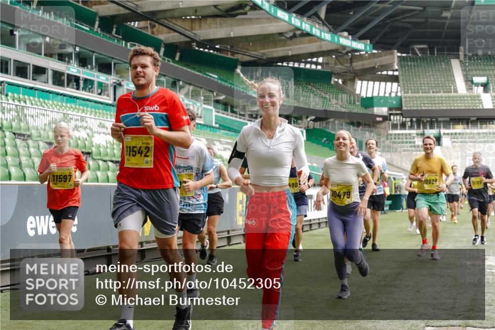 13.09.2026 - 21. swb-Marathon Bremen Michael Burmester http://msf.ph/oto/10452305 13.09.2026 10:31:40 Laufen im Stadion 10141, 10146, 10174, 10222, 10227, 10246, 10255, 10256, 10281, 10284, 10304, 10339, 10359, 10365, 10410, 10443, 10448, 10471, 10478, 10479, 10503, 10515, 10517, 10518, 10529, 10540, 10543, 10555, 10565, 10577, 10579, 10588, 10589, 10608, 10610, 10626, 10631, 10641, 10646, 10684, 10685, 10690, 10703, 10704, 10707, 10708, 10714, 10721, 10725, 10757, 10765, 10780, 10821, 10822, 10837, 10838, 10862, 10863, 10884, 10886, 10984, 11038, 11350, 11379 meine-sportfotos.de
