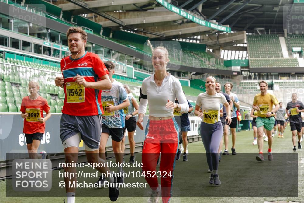 13.09.2026 - 21. swb-Marathon Bremen Michael Burmester http://msf.ph/oto/10452324 13.09.2026 10:31:40 Laufen im Stadion 10141, 10146, 10174, 10222, 10227, 10246, 10255, 10256, 10281, 10284, 10304, 10339, 10359, 10365, 10410, 10443, 10448, 10471, 10478, 10479, 10503, 10515, 10517, 10518, 10529, 10540, 10543, 10555, 10565, 10577, 10579, 10588, 10589, 10608, 10610, 10626, 10631, 10641, 10646, 10684, 10685, 10690, 10703, 10704, 10707, 10708, 10714, 10721, 10725, 10757, 10765, 10780, 10821, 10822, 10837, 10838, 10862, 10863, 10884, 10886, 10984, 11038, 11350, 11379 meine-sportfotos.de