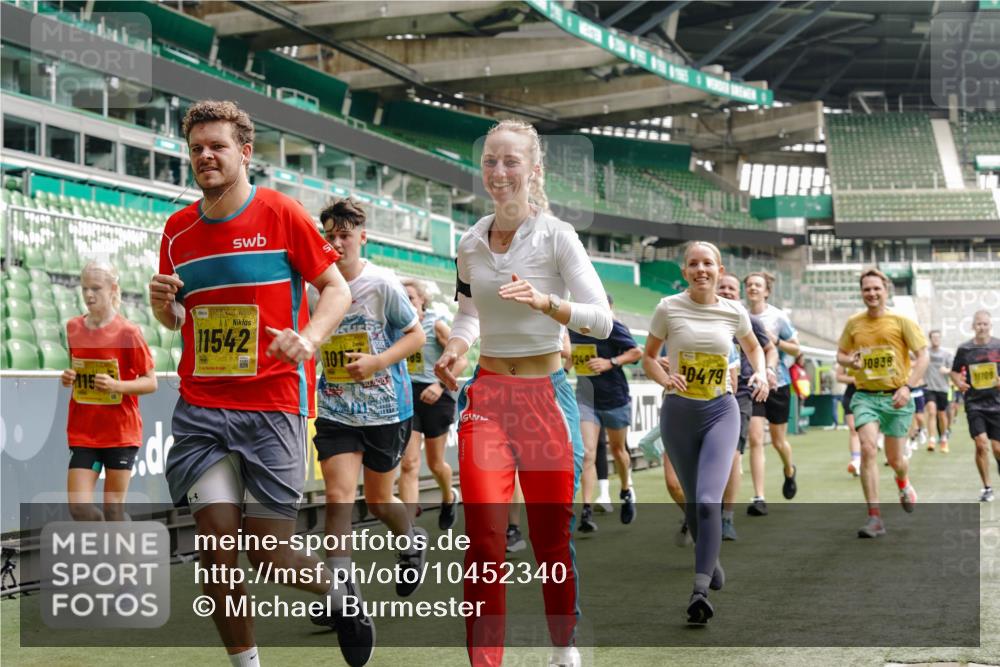 13.09.2026 - 21. swb-Marathon Bremen Michael Burmester http://msf.ph/oto/10452340 13.09.2026 10:31:40 Laufen im Stadion 10141, 10146, 10174, 10222, 10227, 10246, 10255, 10256, 10281, 10284, 10304, 10339, 10359, 10365, 10410, 10443, 10448, 10471, 10478, 10479, 10503, 10515, 10517, 10518, 10529, 10540, 10543, 10555, 10565, 10577, 10579, 10588, 10589, 10608, 10610, 10626, 10631, 10641, 10646, 10684, 10685, 10690, 10703, 10704, 10707, 10708, 10714, 10721, 10725, 10757, 10765, 10780, 10821, 10822, 10837, 10838, 10862, 10863, 10884, 10886, 10984, 11038, 11350, 11379 meine-sportfotos.de
