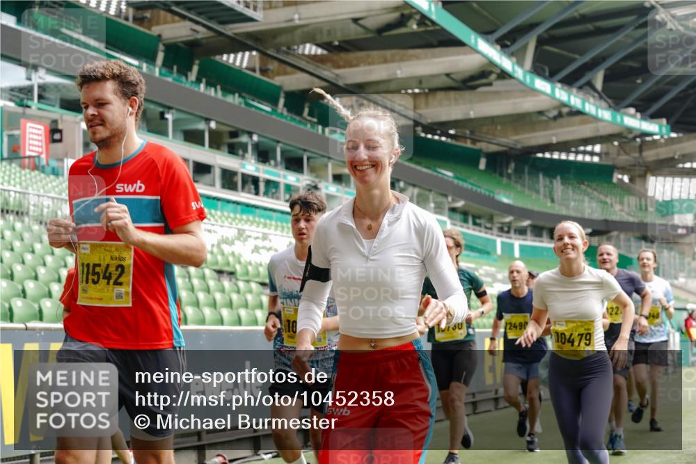 13.09.2026 - 21. swb-Marathon Bremen Michael Burmester http://msf.ph/oto/10452358 13.09.2026 10:31:41 Laufen im Stadion 10141, 10146, 10174, 10222, 10227, 10243, 10246, 10255, 10256, 10281, 10284, 10304, 10322, 10339, 10359, 10365, 10410, 10443, 10448, 10471, 10478, 10479, 10503, 10515, 10517, 10518, 10529, 10540, 10543, 10555, 10565, 10577, 10579, 10588, 10589, 10608, 10610, 10626, 10631, 10641, 10646, 10684, 10685, 10690, 10703, 10704, 10707, 10708, 10714, 10721, 10725, 10757, 10765, 10780, 10821, 10822, 10837, 10838, 10862, 10863, 10884, 10886, 10984, 11038, 11350, 11379 meine-sportfotos.de