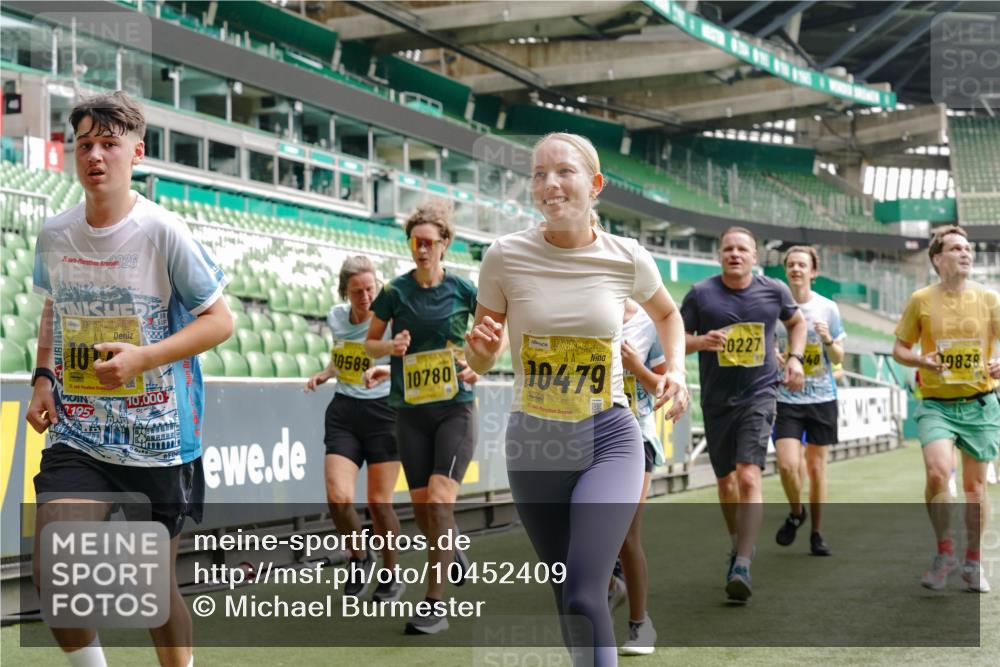 13.09.2026 - 21. swb-Marathon Bremen Michael Burmester http://msf.ph/oto/10452409 13.09.2026 10:31:42 Laufen im Stadion 10141, 10146, 10174, 10222, 10227, 10243, 10246, 10255, 10256, 10281, 10284, 10304, 10322, 10339, 10359, 10365, 10410, 10443, 10448, 10471, 10478, 10479, 10503, 10515, 10517, 10518, 10529, 10540, 10543, 10555, 10565, 10577, 10579, 10588, 10589, 10608, 10610, 10626, 10631, 10641, 10646, 10684, 10685, 10690, 10703, 10704, 10707, 10708, 10714, 10721, 10725, 10757, 10765, 10780, 10821, 10822, 10837, 10838, 10862, 10863, 10884, 10886, 10984, 11038, 11350, 11379 meine-sportfotos.de