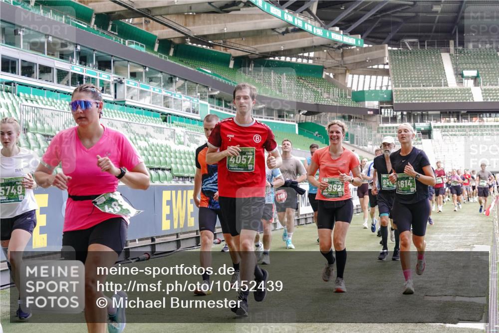 13.09.2026 - 21. swb-Marathon Bremen Michael Burmester http://msf.ph/oto/10452439 13.09.2026 13:10:03 Laufen im Stadion 164, 373, 383, 391, 448, 532, 549, 563, 581, 625, 813, 869, 898, 1025, 1072, 1150, 1180, 1398, 1738, 1855, 1867, 1880, 1894, 1967, 2202, 2208, 2232, 2243, 2268, 2284, 2333, 2339, 2342, 2380, 2413, 2429, 2432, 2441, 2467, 2471, 2525, 2530, 2553, 2573, 2594, 2654, 2682, 2692, 2714, 2717, 2784, 2785, 2819, 2823, 2841, 2920, 2931, 2932, 2941, 3032, 3063, 3086, 3089, 3122, 3174, 3207, 3208, 3291, 3316, 3327, 3333, 3370, 3398, 3410, 3437, 3470, 3707, 3769, 109 meine-sportfotos.de