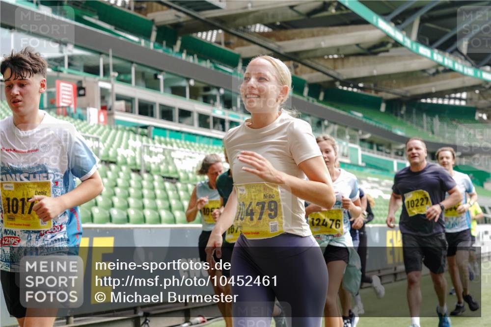 13.09.2026 - 21. swb-Marathon Bremen Michael Burmester http://msf.ph/oto/10452461 13.09.2026 10:31:42 Laufen im Stadion 10141, 10146, 10174, 10222, 10227, 10243, 10246, 10255, 10256, 10281, 10284, 10304, 10322, 10339, 10359, 10365, 10410, 10443, 10448, 10471, 10478, 10479, 10503, 10515, 10517, 10518, 10529, 10540, 10543, 10555, 10565, 10577, 10579, 10588, 10589, 10608, 10610, 10626, 10631, 10641, 10646, 10684, 10685, 10690, 10703, 10704, 10707, 10708, 10714, 10721, 10725, 10757, 10765, 10780, 10821, 10822, 10837, 10838, 10862, 10863, 10884, 10886, 10984, 11038, 11350, 11379 meine-sportfotos.de