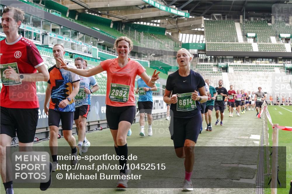 13.09.2026 - 21. swb-Marathon Bremen Michael Burmester http://msf.ph/oto/10452515 13.09.2026 13:10:04 Laufen im Stadion 164, 373, 383, 391, 448, 532, 549, 563, 581, 625, 813, 869, 898, 1025, 1072, 1150, 1180, 1398, 1738, 1855, 1867, 1880, 1894, 1967, 2202, 2208, 2232, 2243, 2268, 2284, 2333, 2339, 2342, 2380, 2413, 2429, 2432, 2441, 2471, 2525, 2530, 2553, 2573, 2594, 2654, 2682, 2692, 2714, 2717, 2784, 2785, 2819, 2823, 2841, 2920, 2931, 2932, 2941, 3026, 3032, 3063, 3086, 3089, 3122, 3174, 3207, 3208, 3291, 3316, 3327, 3333, 3370, 3398, 3410, 3437, 3470, 3707, 3769, 109 meine-sportfotos.de