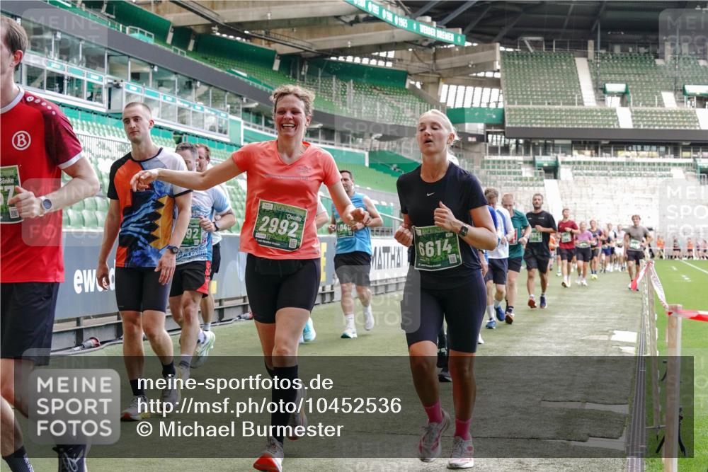 13.09.2026 - 21. swb-Marathon Bremen Michael Burmester http://msf.ph/oto/10452536 13.09.2026 13:10:04 Laufen im Stadion 164, 373, 383, 391, 448, 532, 549, 563, 581, 625, 813, 869, 898, 1025, 1072, 1150, 1180, 1398, 1738, 1855, 1867, 1880, 1894, 1967, 2202, 2208, 2232, 2243, 2268, 2284, 2333, 2339, 2342, 2380, 2413, 2429, 2432, 2441, 2471, 2525, 2530, 2553, 2573, 2594, 2654, 2682, 2692, 2714, 2717, 2784, 2785, 2819, 2823, 2841, 2920, 2931, 2932, 2941, 3026, 3032, 3063, 3086, 3089, 3122, 3174, 3207, 3208, 3291, 3316, 3327, 3333, 3370, 3398, 3410, 3437, 3470, 3707, 3769, 109 meine-sportfotos.de
