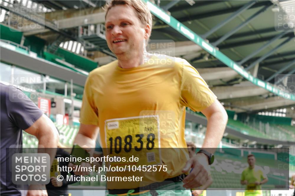 13.09.2026 - 21. swb-Marathon Bremen Michael Burmester http://msf.ph/oto/10452575 13.09.2026 10:31:44 Laufen im Stadion 10141, 10146, 10174, 10222, 10226, 10227, 10243, 10246, 10255, 10256, 10281, 10284, 10304, 10322, 10339, 10359, 10365, 10410, 10443, 10448, 10471, 10478, 10479, 10503, 10515, 10517, 10518, 10529, 10540, 10543, 10555, 10565, 10577, 10579, 10588, 10589, 10608, 10610, 10626, 10631, 10646, 10670, 10684, 10685, 10690, 10703, 10704, 10707, 10708, 10714, 10721, 10725, 10757, 10765, 10821, 10822, 10838, 10862, 10863, 10884, 10886, 10984, 11038, 11350, 11379 meine-sportfotos.de