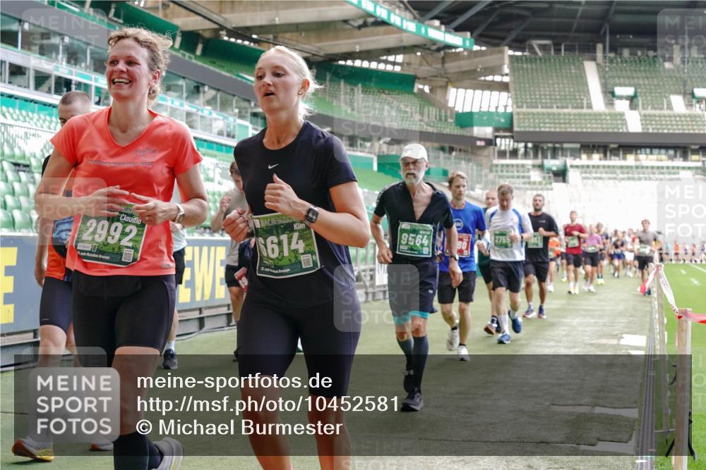 13.09.2026 - 21. swb-Marathon Bremen Michael Burmester http://msf.ph/oto/10452581 13.09.2026 13:10:05 Laufen im Stadion 164, 373, 383, 391, 448, 532, 549, 563, 581, 625, 813, 869, 898, 1025, 1072, 1150, 1180, 1398, 1738, 1855, 1867, 1880, 1894, 1967, 2202, 2208, 2232, 2243, 2268, 2284, 2333, 2339, 2342, 2413, 2429, 2432, 2441, 2471, 2525, 2530, 2553, 2573, 2594, 2654, 2682, 2692, 2714, 2717, 2784, 2785, 2819, 2823, 2920, 2931, 2932, 2941, 3026, 3032, 3063, 3086, 3089, 3122, 3174, 3207, 3208, 3291, 3316, 3327, 3333, 3370, 3398, 3410, 3437, 3470, 3707, 3769, 109 meine-sportfotos.de