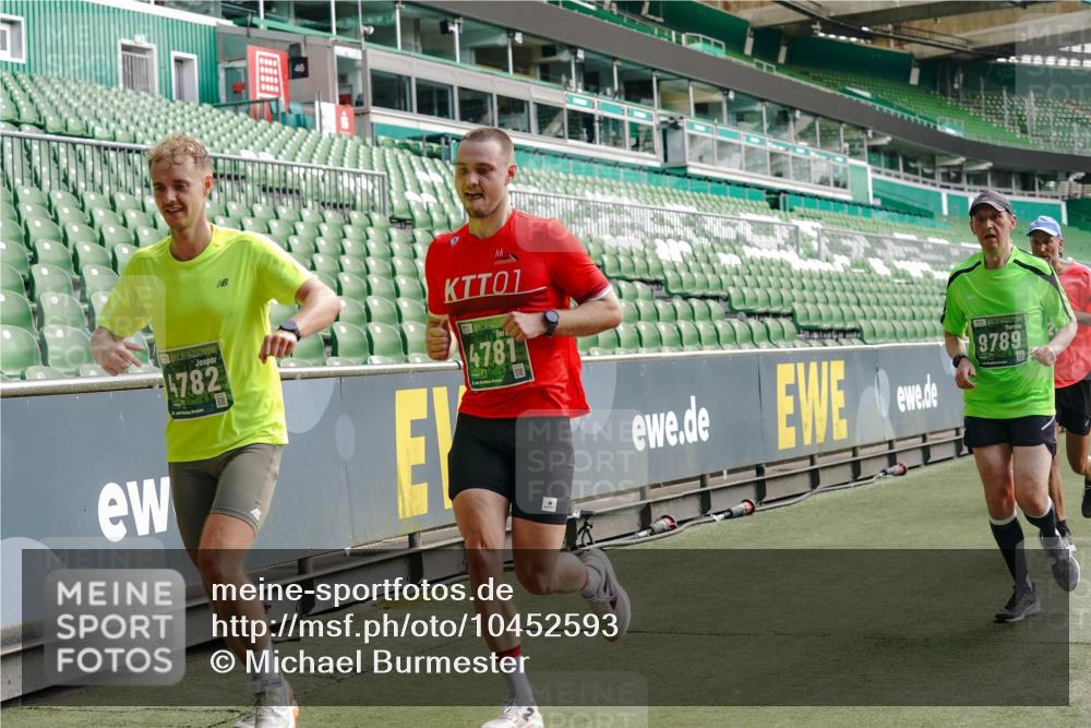 13.09.2026 - 21. swb-Marathon Bremen Michael Burmester http://msf.ph/oto/10452593 13.09.2026 12:50:53 Laufen im Stadion 335, 469, 663, 670, 771, 779, 1125, 1146, 1162, 1455, 1510, 1513, 1517, 1605, 1613, 1970, 1998, 2052, 2130, 2288, 2291, 2295, 2347, 2360, 2442, 2444, 2447, 2750, 2759, 2909, 3440, 3484, 3625, 3647, 3703, 3808, 3959, 4023, 4033, 4165, 4368, 4384, 4473, 4559, 4571, 4582, 4727, 4743, 4781, 4782, 4888, 4895, 5066, 5079, 5111, 5155, 5168, 5314, 5377, 5383, 5521, 5532, 5585, 5620, 5627, 5636, 5696, 6267, 6274, 6471, 6652, 6668, 6901, 6906, 7109, 7115, 7121, 8033, 8798 meine-sportfotos.de
