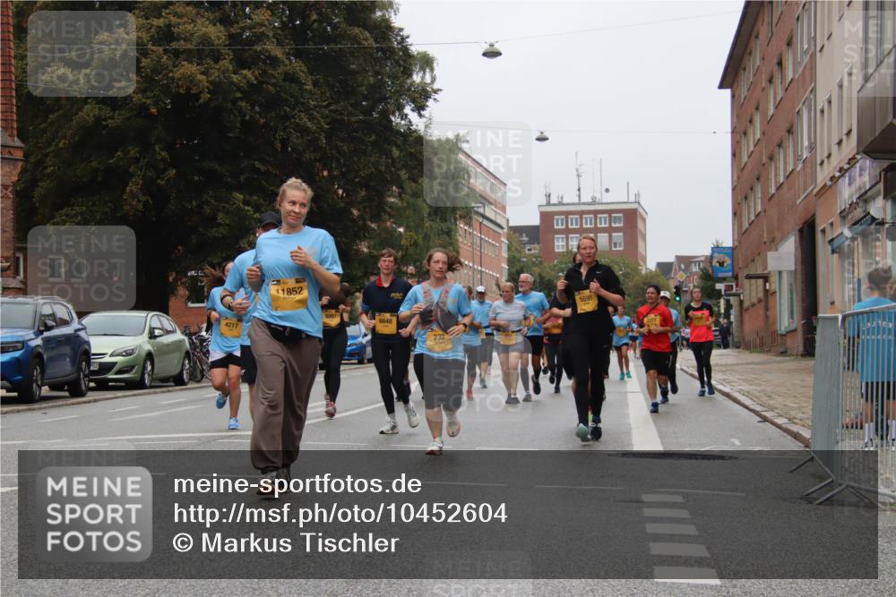 13.09.2026 - Kiel Lauf Markus Tischler http://msf.ph/oto/10452604 13.09.2026 09:50:34 Fleethörn 11852, 8097, 6648, 232, 5595, 2777 meine-sportfotos.de