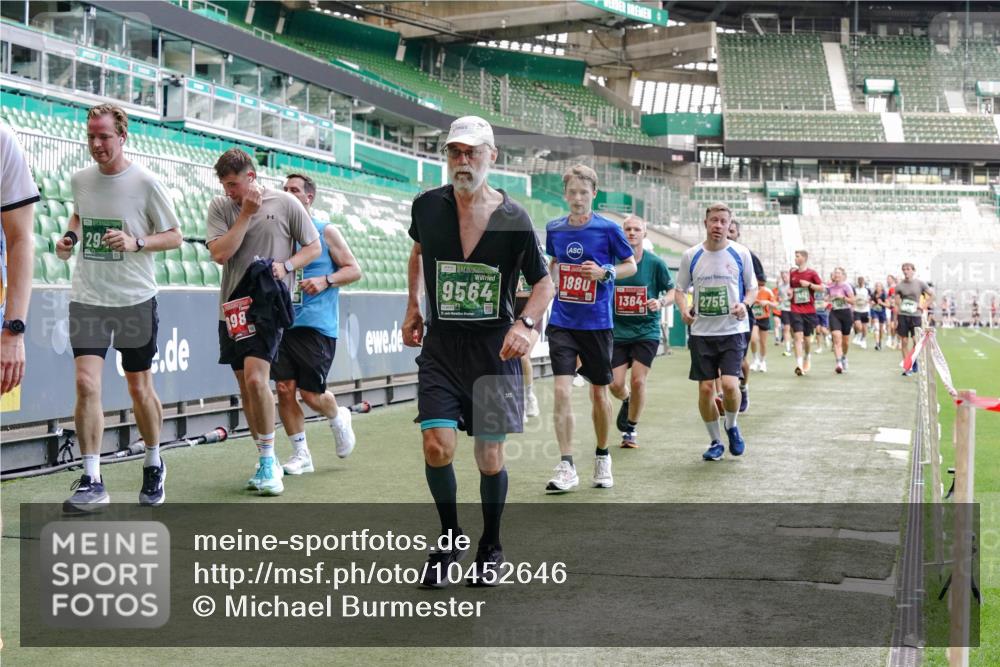 13.09.2026 - 21. swb-Marathon Bremen Michael Burmester http://msf.ph/oto/10452646 13.09.2026 13:10:05 Laufen im Stadion 164, 373, 383, 391, 448, 532, 549, 563, 581, 625, 813, 869, 898, 1025, 1072, 1150, 1180, 1398, 1738, 1855, 1867, 1880, 1894, 1967, 2202, 2208, 2232, 2243, 2268, 2284, 2333, 2339, 2342, 2413, 2429, 2432, 2441, 2471, 2525, 2530, 2553, 2573, 2594, 2654, 2682, 2692, 2714, 2717, 2784, 2785, 2819, 2823, 2920, 2931, 2932, 2941, 3026, 3032, 3063, 3086, 3089, 3122, 3174, 3207, 3208, 3291, 3316, 3327, 3333, 3370, 3398, 3410, 3437, 3470, 3707, 3769, 109 meine-sportfotos.de