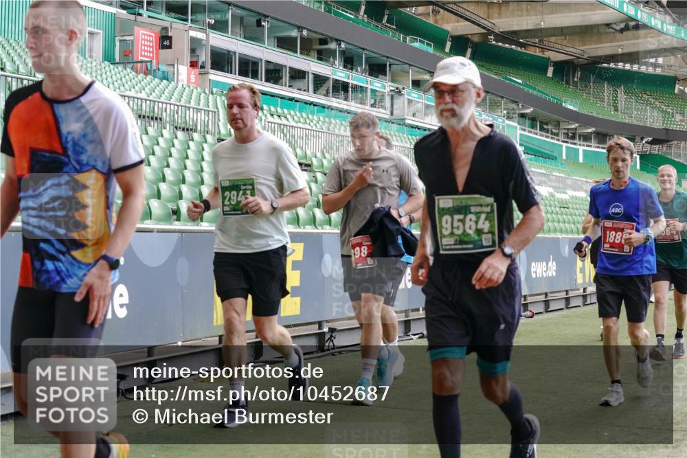 13.09.2026 - 21. swb-Marathon Bremen Michael Burmester http://msf.ph/oto/10452687 13.09.2026 13:10:06 Laufen im Stadion 164, 373, 383, 391, 448, 532, 549, 563, 581, 625, 813, 869, 898, 1025, 1072, 1150, 1180, 1398, 1738, 1855, 1867, 1880, 1894, 1967, 2202, 2208, 2232, 2243, 2268, 2284, 2333, 2339, 2342, 2413, 2429, 2432, 2441, 2471, 2525, 2530, 2553, 2573, 2594, 2654, 2682, 2692, 2714, 2717, 2784, 2785, 2819, 2823, 2920, 2931, 2932, 2941, 3026, 3032, 3063, 3086, 3089, 3122, 3174, 3207, 3208, 3291, 3316, 3327, 3333, 3370, 3398, 3410, 3437, 3470, 3707, 3769, 109 meine-sportfotos.de