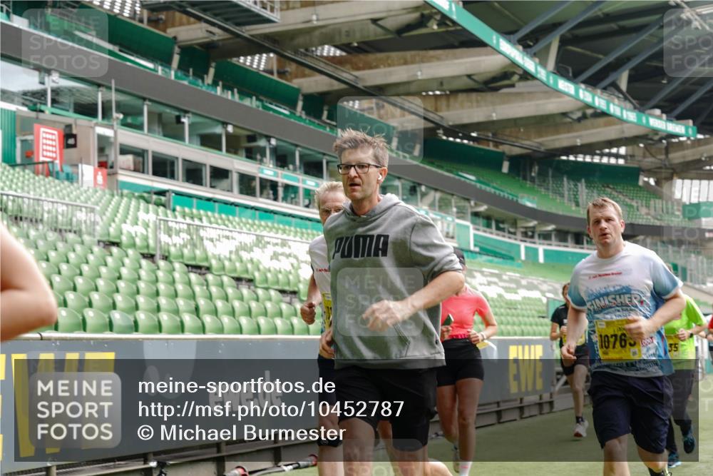 13.09.2026 - 21. swb-Marathon Bremen Michael Burmester http://msf.ph/oto/10452787 13.09.2026 10:31:50 Laufen im Stadion 10141, 10146, 10174, 10222, 10226, 10227, 10243, 10246, 10249, 10255, 10256, 10281, 10284, 10304, 10322, 10339, 10359, 10365, 10410, 10443, 10448, 10471, 10478, 10479, 10486, 10503, 10517, 10518, 10529, 10540, 10543, 10555, 10565, 10577, 10579, 10589, 10608, 10610, 10626, 10631, 10646, 10670, 10684, 10685, 10690, 10703, 10704, 10707, 10708, 10714, 10721, 10725, 10757, 10765, 10771, 10821, 10822, 10838, 10862, 10863, 10884, 10886, 11038, 11350, 11379 meine-sportfotos.de