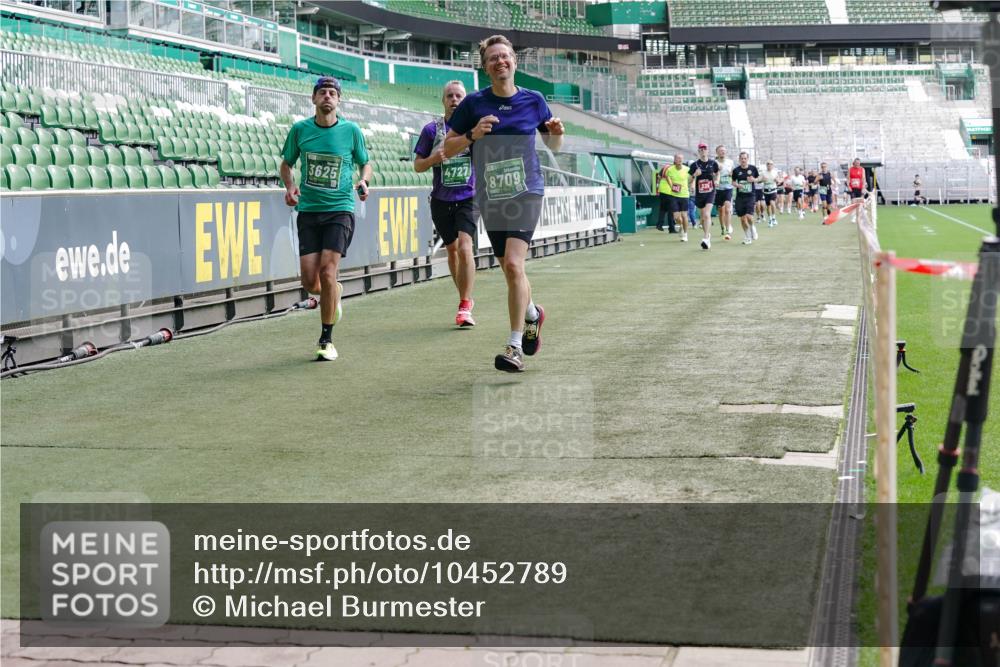 13.09.2026 - 21. swb-Marathon Bremen Michael Burmester http://msf.ph/oto/10452789 13.09.2026 12:51:02 Laufen im Stadion 335, 469, 663, 670, 734, 771, 779, 1043, 1125, 1146, 1162, 1455, 1510, 1513, 1517, 1605, 1613, 1970, 1998, 2052, 2130, 2288, 2291, 2295, 2347, 2360, 2442, 2444, 2447, 2759, 3440, 3484, 3625, 3647, 3703, 3808, 3959, 4023, 4165, 4368, 4384, 4429, 4473, 4559, 4571, 4582, 4727, 4781, 4782, 4888, 4895, 5066, 5079, 5111, 5155, 5168, 5314, 5377, 5379, 5383, 5521, 5532, 5585, 5620, 5627, 5636, 5696, 6267, 6274, 6471, 6652, 6668, 6901, 6906, 7109, 7115, 7121, 8033, 8798 meine-sportfotos.de