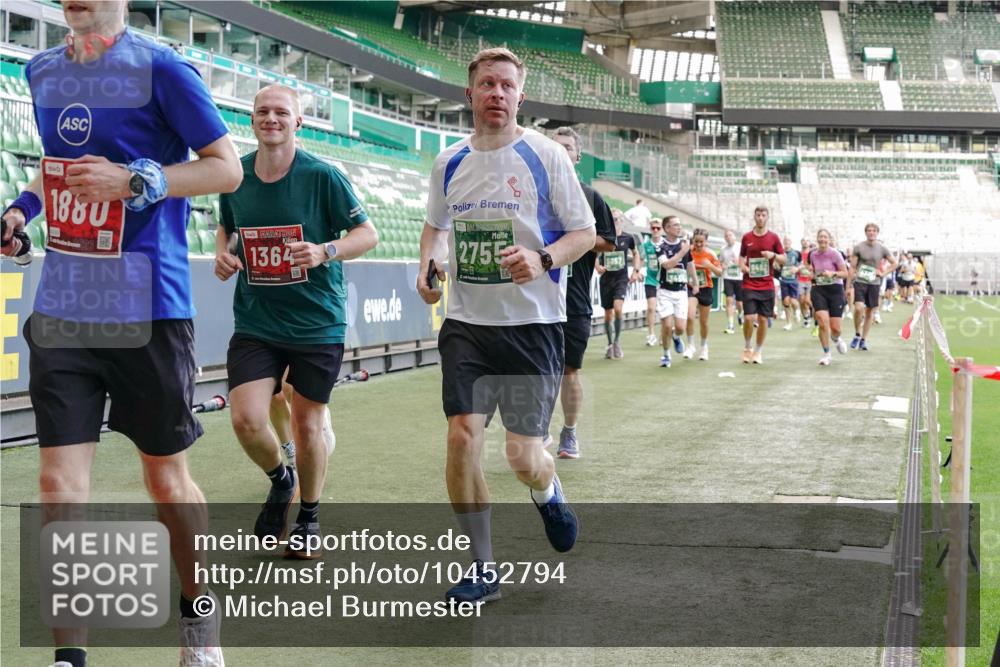 13.09.2026 - 21. swb-Marathon Bremen Michael Burmester http://msf.ph/oto/10452794 13.09.2026 13:10:08 Laufen im Stadion 164, 373, 383, 391, 448, 532, 549, 563, 581, 625, 813, 869, 898, 1025, 1072, 1150, 1180, 1398, 1738, 1855, 1867, 1880, 1894, 1967, 2202, 2208, 2232, 2243, 2268, 2284, 2333, 2339, 2342, 2413, 2429, 2432, 2441, 2471, 2525, 2530, 2553, 2573, 2594, 2654, 2682, 2692, 2714, 2717, 2784, 2785, 2819, 2823, 2920, 2931, 2932, 2941, 3026, 3032, 3063, 3086, 3089, 3122, 3174, 3207, 3208, 3291, 3316, 3327, 3333, 3370, 3398, 3410, 3437, 3470, 3707, 3769, 109 meine-sportfotos.de