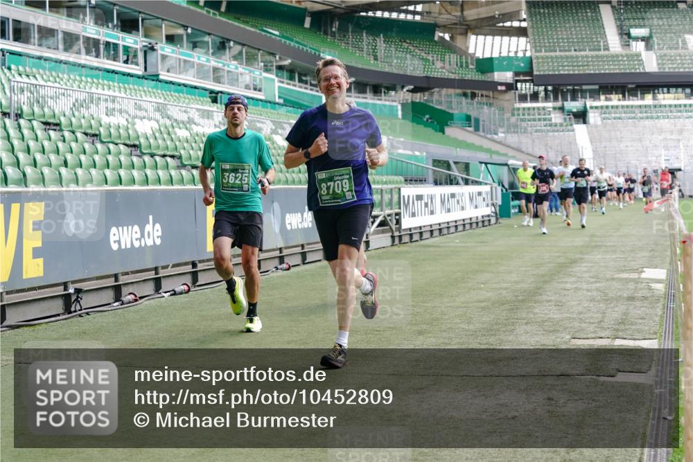 13.09.2026 - 21. swb-Marathon Bremen Michael Burmester http://msf.ph/oto/10452809 13.09.2026 12:51:02 Laufen im Stadion 335, 469, 663, 670, 734, 771, 779, 1043, 1125, 1146, 1162, 1455, 1510, 1513, 1517, 1605, 1613, 1970, 1998, 2052, 2130, 2288, 2291, 2295, 2347, 2360, 2442, 2444, 2447, 2759, 3440, 3484, 3625, 3647, 3703, 3808, 3959, 4023, 4165, 4368, 4384, 4429, 4473, 4559, 4571, 4582, 4727, 4781, 4782, 4888, 4895, 5066, 5079, 5111, 5155, 5168, 5314, 5377, 5379, 5383, 5521, 5532, 5585, 5620, 5627, 5636, 5696, 6267, 6274, 6471, 6652, 6668, 6901, 6906, 7109, 7115, 7121, 8033, 8798 meine-sportfotos.de