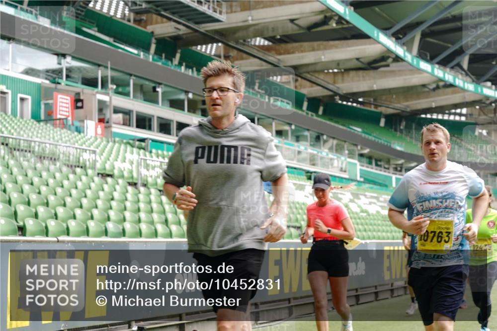 13.09.2026 - 21. swb-Marathon Bremen Michael Burmester http://msf.ph/oto/10452831 13.09.2026 10:31:50 Laufen im Stadion 10141, 10146, 10174, 10222, 10226, 10227, 10243, 10246, 10249, 10255, 10256, 10281, 10284, 10304, 10322, 10339, 10359, 10365, 10410, 10443, 10448, 10471, 10478, 10479, 10486, 10503, 10517, 10518, 10529, 10540, 10543, 10555, 10565, 10577, 10579, 10589, 10608, 10610, 10626, 10631, 10646, 10670, 10684, 10685, 10690, 10703, 10704, 10707, 10708, 10714, 10721, 10725, 10757, 10765, 10771, 10821, 10822, 10838, 10862, 10863, 10884, 10886, 11038, 11350, 11379 meine-sportfotos.de