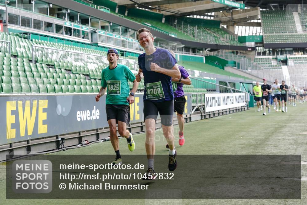 13.09.2026 - 21. swb-Marathon Bremen Michael Burmester http://msf.ph/oto/10452832 13.09.2026 12:51:03 Laufen im Stadion 335, 469, 663, 670, 734, 771, 779, 1043, 1125, 1146, 1162, 1455, 1510, 1513, 1517, 1605, 1613, 1970, 1998, 2052, 2130, 2288, 2291, 2295, 2347, 2360, 2442, 2444, 2447, 2759, 3440, 3484, 3625, 3647, 3703, 3808, 3959, 4023, 4165, 4368, 4384, 4429, 4473, 4559, 4571, 4582, 4727, 4781, 4782, 4888, 4895, 5066, 5079, 5111, 5155, 5168, 5314, 5377, 5379, 5383, 5521, 5532, 5585, 5620, 5627, 5636, 5696, 6267, 6274, 6471, 6652, 6668, 6901, 6906, 7109, 7115, 7121, 8033, 8798 meine-sportfotos.de
