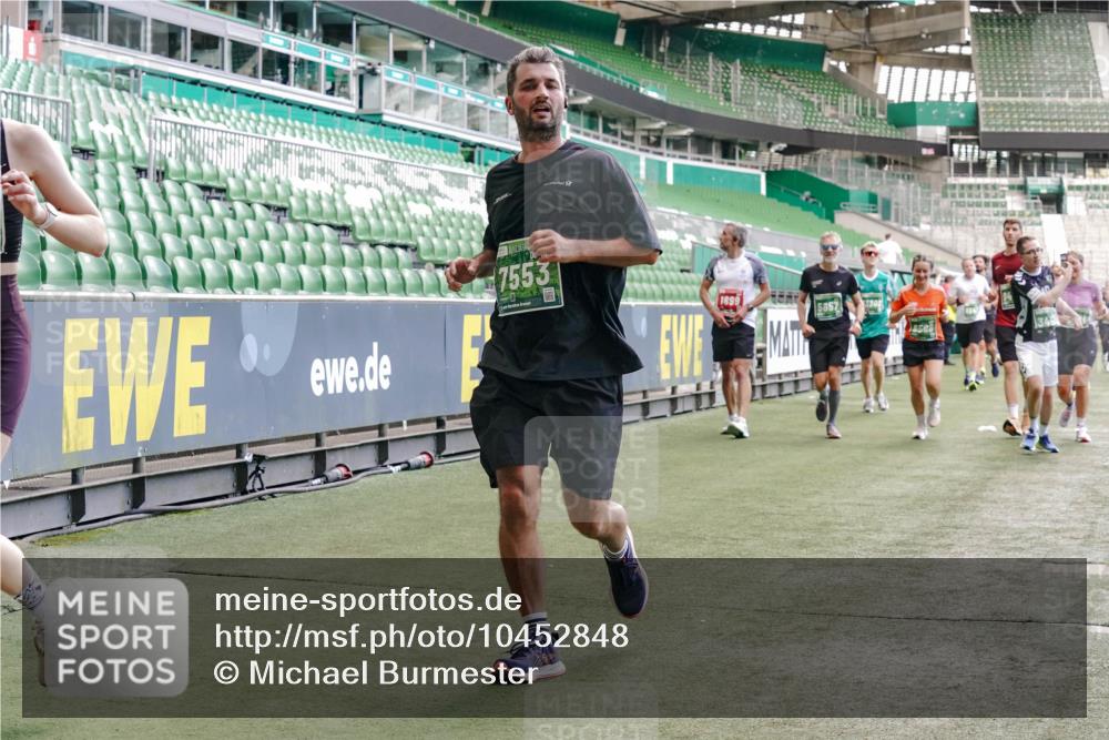 13.09.2026 - 21. swb-Marathon Bremen Michael Burmester http://msf.ph/oto/10452848 13.09.2026 13:10:10 Laufen im Stadion 164, 373, 383, 391, 448, 532, 549, 563, 581, 625, 813, 869, 898, 1025, 1072, 1150, 1180, 1398, 1738, 1855, 1867, 1880, 1894, 1967, 2202, 2208, 2232, 2243, 2268, 2284, 2333, 2339, 2342, 2413, 2429, 2432, 2441, 2471, 2525, 2530, 2553, 2573, 2594, 2654, 2682, 2692, 2714, 2717, 2784, 2785, 2819, 2823, 2920, 2931, 2932, 2941, 3026, 3032, 3063, 3086, 3089, 3122, 3174, 3207, 3208, 3291, 3316, 3327, 3333, 3370, 3398, 3409, 3410, 3437, 3470, 3707, 3769, 109 meine-sportfotos.de