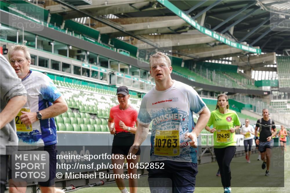 13.09.2026 - 21. swb-Marathon Bremen Michael Burmester http://msf.ph/oto/10452852 13.09.2026 10:31:50 Laufen im Stadion 10141, 10146, 10174, 10222, 10226, 10227, 10243, 10246, 10249, 10255, 10256, 10281, 10284, 10304, 10322, 10339, 10359, 10365, 10410, 10443, 10448, 10471, 10478, 10479, 10486, 10503, 10517, 10518, 10529, 10540, 10543, 10555, 10565, 10577, 10579, 10589, 10608, 10610, 10626, 10631, 10646, 10670, 10684, 10685, 10690, 10703, 10704, 10707, 10708, 10714, 10721, 10725, 10757, 10765, 10771, 10821, 10822, 10838, 10862, 10863, 10884, 10886, 11038, 11350, 11379 meine-sportfotos.de