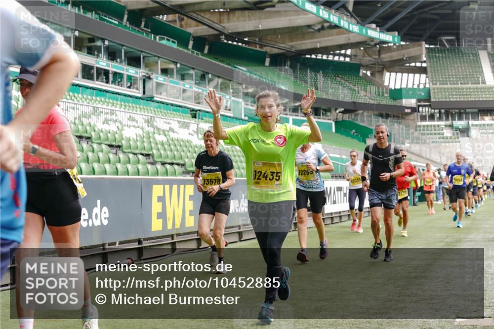 13.09.2026 - 21. swb-Marathon Bremen Michael Burmester http://msf.ph/oto/10452885 13.09.2026 10:31:51 Laufen im Stadion 10141, 10146, 10174, 10222, 10226, 10227, 10243, 10246, 10249, 10255, 10256, 10281, 10284, 10304, 10322, 10339, 10359, 10365, 10410, 10443, 10448, 10471, 10478, 10479, 10486, 10503, 10517, 10518, 10529, 10540, 10543, 10555, 10565, 10577, 10579, 10589, 10608, 10610, 10626, 10631, 10646, 10670, 10684, 10685, 10690, 10703, 10704, 10707, 10708, 10714, 10721, 10725, 10757, 10765, 10771, 10821, 10822, 10838, 10863, 10884, 10886, 11038, 11350, 11379 meine-sportfotos.de