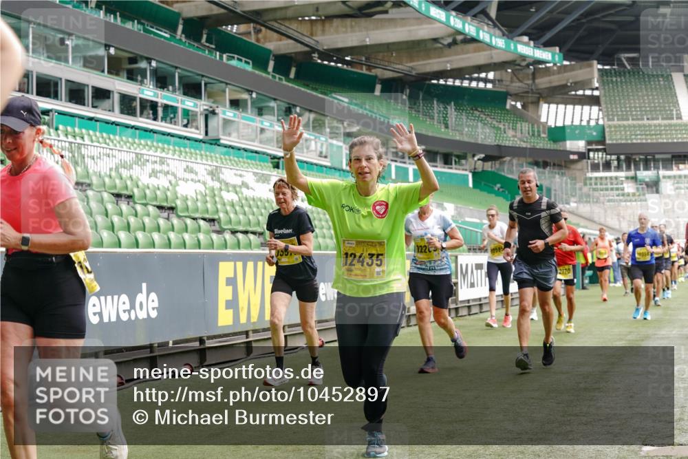 13.09.2026 - 21. swb-Marathon Bremen Michael Burmester http://msf.ph/oto/10452897 13.09.2026 10:31:51 Laufen im Stadion 10141, 10146, 10174, 10222, 10226, 10227, 10243, 10246, 10249, 10255, 10256, 10281, 10284, 10304, 10322, 10339, 10359, 10365, 10410, 10443, 10448, 10471, 10478, 10479, 10486, 10503, 10517, 10518, 10529, 10540, 10543, 10555, 10565, 10577, 10579, 10589, 10608, 10610, 10626, 10631, 10646, 10670, 10684, 10685, 10690, 10703, 10704, 10707, 10708, 10714, 10721, 10725, 10757, 10765, 10771, 10821, 10822, 10838, 10863, 10884, 10886, 11038, 11350, 11379 meine-sportfotos.de