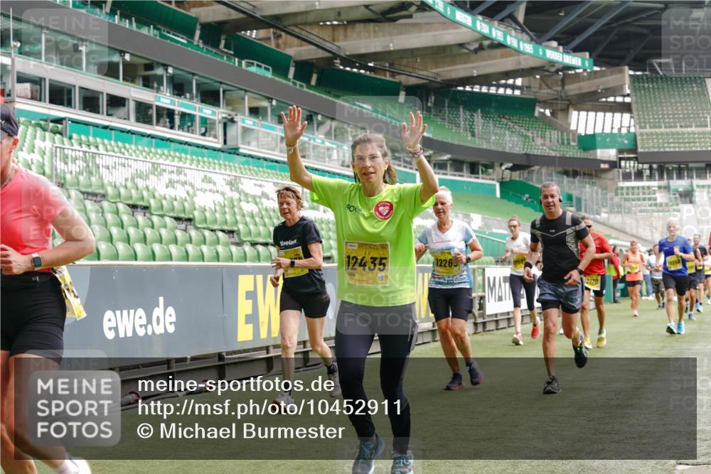 13.09.2026 - 21. swb-Marathon Bremen Michael Burmester http://msf.ph/oto/10452911 13.09.2026 10:31:51 Laufen im Stadion 10141, 10146, 10174, 10222, 10226, 10227, 10243, 10246, 10249, 10255, 10256, 10281, 10284, 10304, 10322, 10339, 10359, 10365, 10410, 10443, 10448, 10471, 10478, 10479, 10486, 10503, 10517, 10518, 10529, 10540, 10543, 10555, 10565, 10577, 10579, 10589, 10608, 10610, 10626, 10631, 10646, 10670, 10684, 10685, 10690, 10703, 10704, 10707, 10708, 10714, 10721, 10725, 10757, 10765, 10771, 10821, 10822, 10838, 10863, 10884, 10886, 11038, 11350, 11379 meine-sportfotos.de