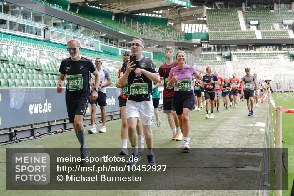13.09.2026 - 21. swb-Marathon Bremen Michael Burmester http://msf.ph/oto/10452927 13.09.2026 13:10:13 Laufen im Stadion 164, 373, 383, 391, 448, 532, 549, 563, 581, 625, 813, 869, 898, 984, 1072, 1150, 1180, 1398, 1738, 1855, 1867, 1880, 1894, 1967, 2202, 2208, 2232, 2243, 2268, 2284, 2333, 2339, 2342, 2413, 2429, 2432, 2441, 2471, 2525, 2530, 2531, 2553, 2573, 2594, 2654, 2682, 2692, 2714, 2717, 2784, 2785, 2819, 2920, 2931, 2932, 2941, 3026, 3032, 3063, 3086, 3089, 3122, 3174, 3207, 3208, 3291, 3316, 3327, 3333, 3370, 3398, 3409, 3410, 3437, 3470, 3707, 3769, 109 meine-sportfotos.de
