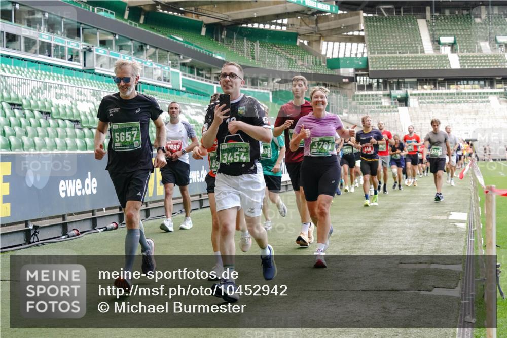 13.09.2026 - 21. swb-Marathon Bremen Michael Burmester http://msf.ph/oto/10452942 13.09.2026 13:10:13 Laufen im Stadion 164, 373, 383, 391, 448, 532, 549, 563, 581, 625, 813, 869, 898, 984, 1072, 1150, 1180, 1398, 1738, 1855, 1867, 1880, 1894, 1967, 2202, 2208, 2232, 2243, 2268, 2284, 2333, 2339, 2342, 2413, 2429, 2432, 2441, 2471, 2525, 2530, 2531, 2553, 2573, 2594, 2654, 2682, 2692, 2714, 2717, 2784, 2785, 2819, 2920, 2931, 2932, 2941, 3026, 3032, 3063, 3086, 3089, 3122, 3174, 3207, 3208, 3291, 3316, 3327, 3333, 3370, 3398, 3409, 3410, 3437, 3470, 3707, 3769, 109 meine-sportfotos.de