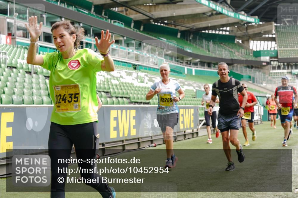13.09.2026 - 21. swb-Marathon Bremen Michael Burmester http://msf.ph/oto/10452954 13.09.2026 10:31:52 Laufen im Stadion 10141, 10146, 10174, 10222, 10226, 10227, 10243, 10246, 10249, 10255, 10256, 10281, 10284, 10304, 10322, 10339, 10359, 10365, 10410, 10443, 10448, 10471, 10478, 10479, 10486, 10503, 10517, 10518, 10529, 10540, 10543, 10555, 10565, 10577, 10579, 10589, 10608, 10610, 10626, 10631, 10646, 10670, 10675, 10684, 10685, 10690, 10703, 10704, 10707, 10708, 10714, 10721, 10725, 10757, 10765, 10771, 10821, 10822, 10838, 10863, 10886, 11038, 11350, 11379 meine-sportfotos.de