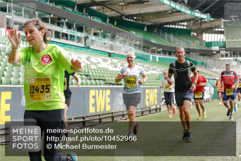 13.09.2026 - 21. swb-Marathon Bremen Michael Burmester http://msf.ph/oto/10452966 13.09.2026 10:31:52 Laufen im Stadion 10141, 10146, 10174, 10222, 10226, 10227, 10243, 10246, 10249, 10255, 10256, 10281, 10284, 10304, 10322, 10339, 10359, 10365, 10410, 10443, 10448, 10471, 10478, 10479, 10486, 10503, 10517, 10518, 10529, 10540, 10543, 10555, 10565, 10577, 10579, 10589, 10608, 10610, 10626, 10631, 10646, 10670, 10675, 10684, 10685, 10690, 10703, 10704, 10707, 10708, 10714, 10721, 10725, 10757, 10765, 10771, 10821, 10822, 10838, 10863, 10886, 11038, 11350, 11379 meine-sportfotos.de