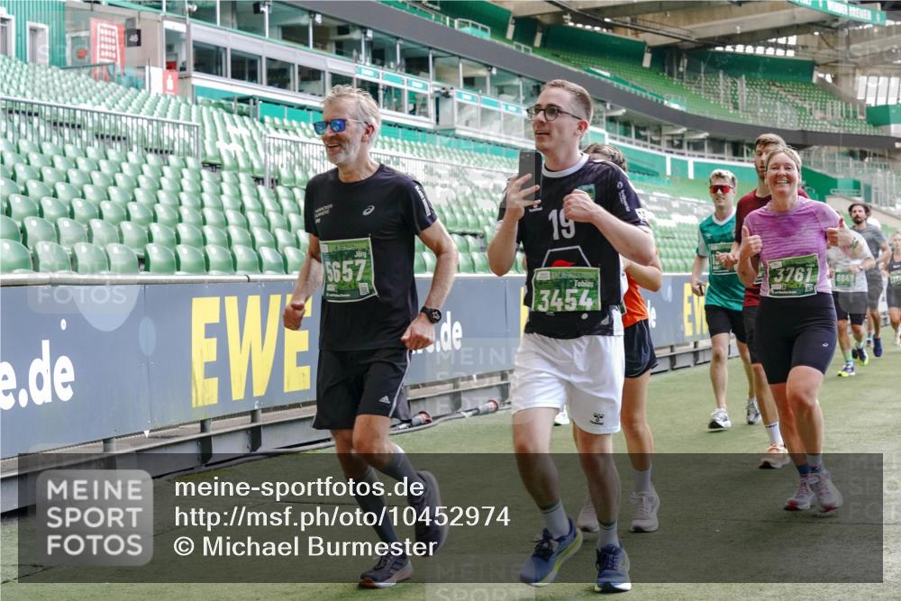 13.09.2026 - 21. swb-Marathon Bremen Michael Burmester http://msf.ph/oto/10452974 13.09.2026 13:10:14 Laufen im Stadion 164, 373, 383, 391, 448, 532, 549, 563, 581, 625, 813, 869, 898, 984, 1072, 1150, 1180, 1398, 1738, 1855, 1867, 1880, 1894, 1967, 2202, 2208, 2232, 2243, 2268, 2284, 2333, 2339, 2342, 2413, 2429, 2432, 2441, 2471, 2525, 2530, 2531, 2553, 2573, 2594, 2654, 2682, 2692, 2714, 2717, 2784, 2785, 2819, 2920, 2931, 2932, 2941, 3026, 3032, 3063, 3086, 3089, 3122, 3174, 3207, 3208, 3291, 3316, 3327, 3333, 3370, 3398, 3409, 3410, 3437, 3470, 3707, 3769, 109 meine-sportfotos.de