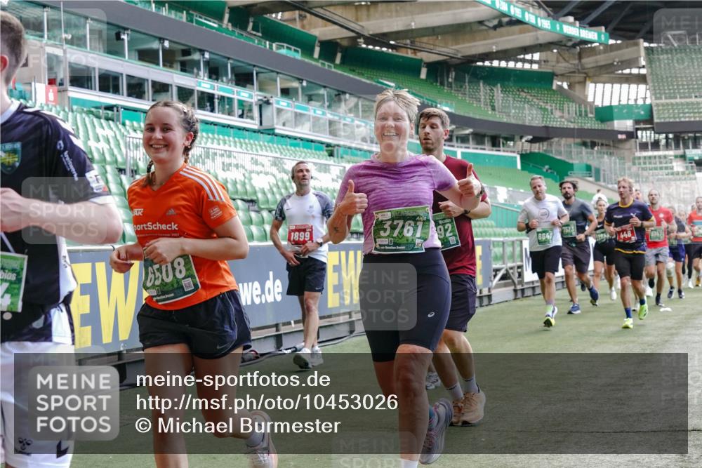 13.09.2026 - 21. swb-Marathon Bremen Michael Burmester http://msf.ph/oto/10453026 13.09.2026 13:10:15 Laufen im Stadion 164, 373, 383, 391, 448, 532, 549, 563, 581, 625, 813, 869, 898, 984, 1072, 1150, 1180, 1398, 1738, 1855, 1867, 1880, 1894, 1967, 2202, 2208, 2232, 2243, 2268, 2284, 2333, 2339, 2342, 2413, 2429, 2432, 2441, 2443, 2471, 2525, 2530, 2531, 2553, 2573, 2589, 2594, 2654, 2682, 2692, 2714, 2717, 2784, 2785, 2819, 2920, 2931, 2932, 2941, 3026, 3032, 3063, 3086, 3089, 3122, 3174, 3207, 3208, 3291, 3316, 3327, 3333, 3370, 3398, 3409, 3410, 3437, 3470, 3707, 3769, 109 meine-sportfotos.de