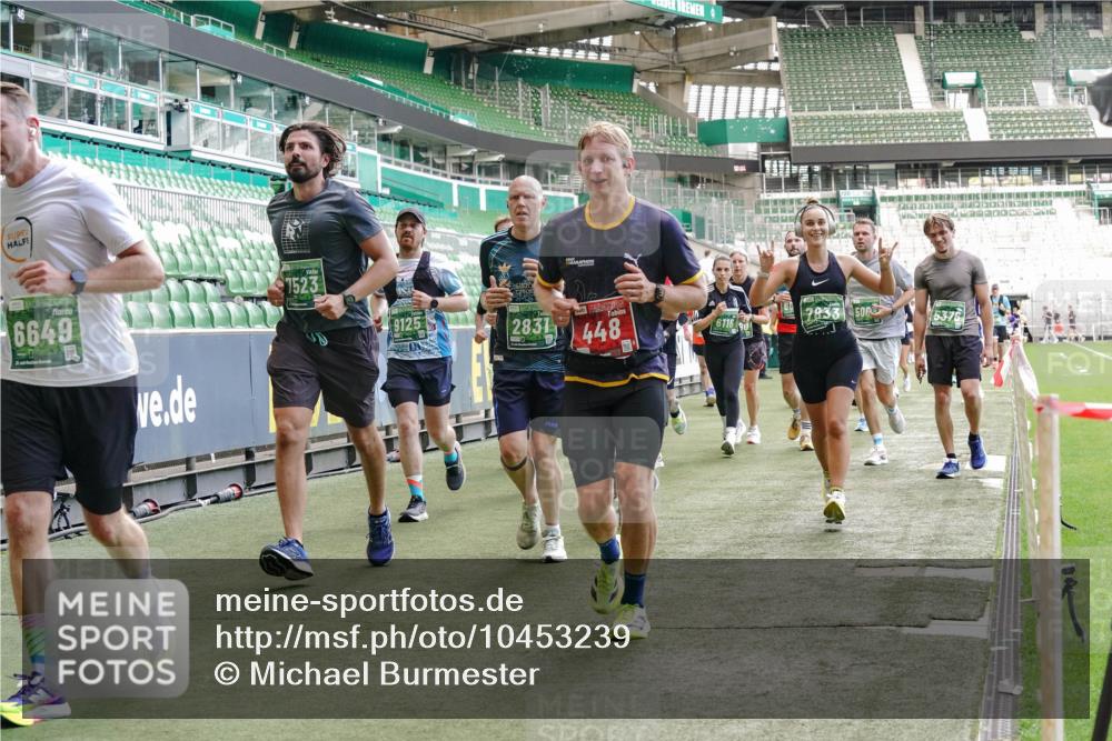 13.09.2026 - 21. swb-Marathon Bremen Michael Burmester http://msf.ph/oto/10453239 13.09.2026 13:10:19 Laufen im Stadion 164, 373, 383, 391, 448, 532, 549, 563, 581, 625, 813, 869, 898, 984, 1072, 1150, 1180, 1738, 1855, 1867, 1880, 1894, 1967, 2202, 2208, 2232, 2243, 2268, 2284, 2330, 2333, 2339, 2342, 2429, 2432, 2441, 2443, 2471, 2525, 2530, 2531, 2553, 2573, 2589, 2594, 2654, 2682, 2692, 2714, 2717, 2784, 2785, 2819, 2836, 2920, 2931, 2932, 2941, 3026, 3032, 3063, 3086, 3089, 3122, 3174, 3207, 3208, 3291, 3316, 3327, 3333, 3370, 3398, 3409, 3410, 3437, 3470, 3549, 3707, 3769, 109 meine-sportfotos.de
