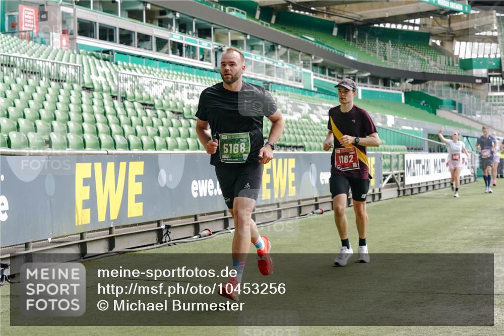 13.09.2026 - 21. swb-Marathon Bremen Michael Burmester http://msf.ph/oto/10453256 13.09.2026 12:51:25 Laufen im Stadion 235, 335, 469, 734, 771, 863, 1043, 1125, 1146, 1162, 1232, 1455, 1492, 1510, 1513, 1613, 1955, 1970, 1998, 2008, 2130, 2291, 2295, 2360, 2442, 2444, 2447, 2759, 2847, 3440, 3484, 3566, 3647, 3703, 3808, 3830, 3899, 3959, 4023, 4165, 4368, 4429, 4473, 4475, 4559, 4571, 4573, 4582, 4727, 4781, 4782, 4888, 4895, 5066, 5079, 5152, 5155, 5168, 5314, 5377, 5379, 5383, 5521, 5532, 5620, 5627, 5636, 5696, 6267, 6274, 6471, 6668, 6901, 7121, 8033, 8798 meine-sportfotos.de