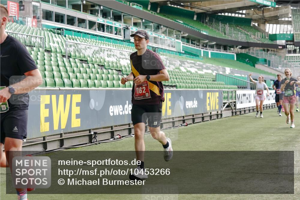 13.09.2026 - 21. swb-Marathon Bremen Michael Burmester http://msf.ph/oto/10453266 13.09.2026 12:51:26 Laufen im Stadion 235, 335, 469, 734, 771, 863, 1043, 1125, 1146, 1162, 1232, 1455, 1492, 1510, 1513, 1613, 1955, 1970, 1998, 2008, 2130, 2291, 2295, 2360, 2442, 2444, 2447, 2759, 2847, 3440, 3484, 3566, 3647, 3703, 3808, 3830, 3899, 3959, 3988, 4023, 4165, 4368, 4429, 4473, 4475, 4559, 4571, 4573, 4582, 4727, 4781, 4782, 4888, 4895, 5066, 5079, 5152, 5155, 5168, 5314, 5379, 5521, 5532, 5620, 5627, 5636, 5696, 6267, 6274, 6471, 6668, 6901, 7121, 8033, 8798 meine-sportfotos.de